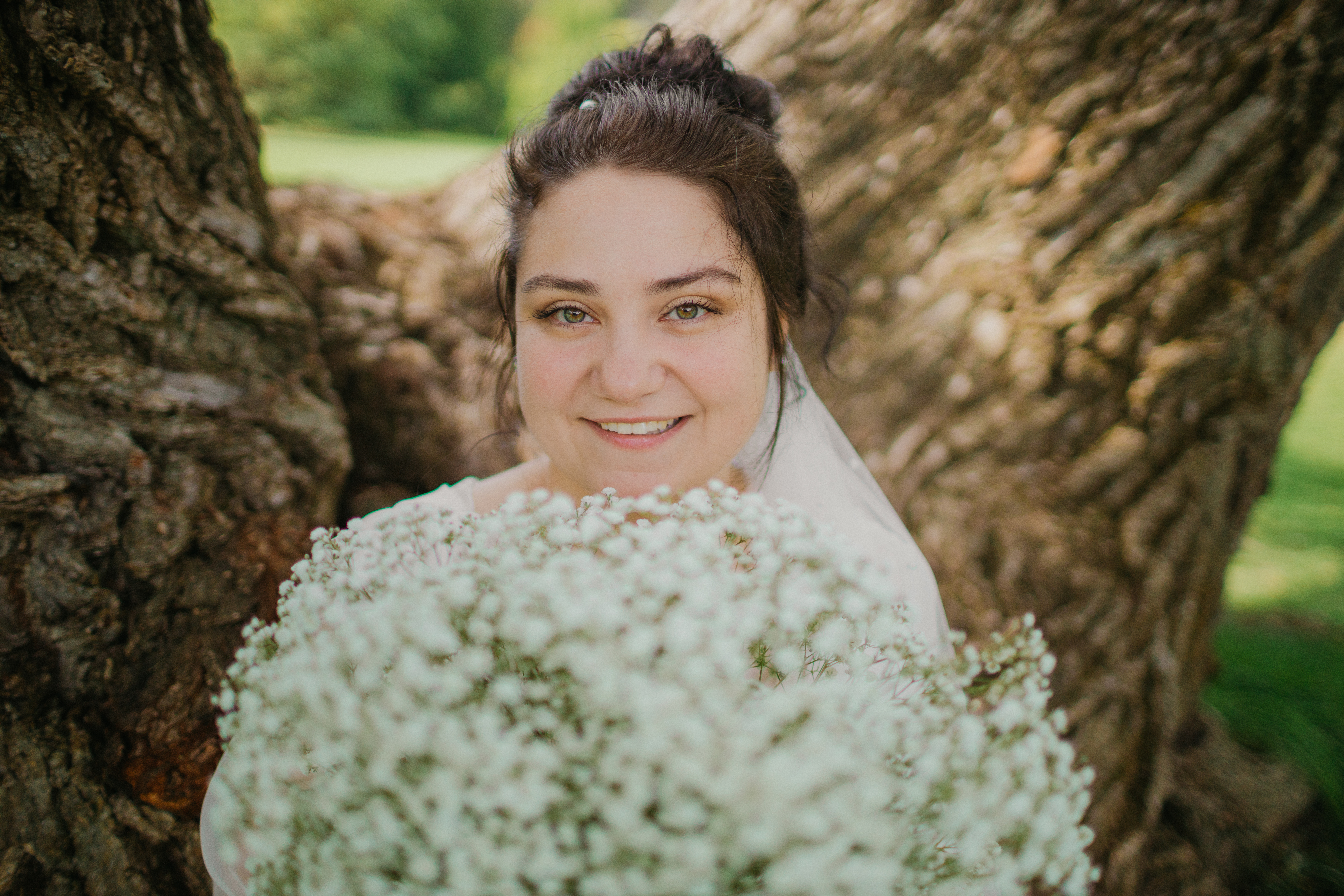 Editorial couple portrait beneath the willow